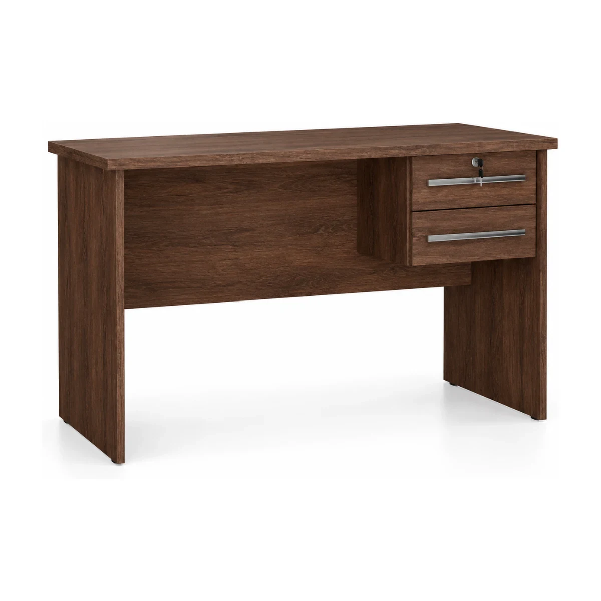 Mesa para computador Valdemóveis Byte 116 cm castanho vista de frente em 3/4